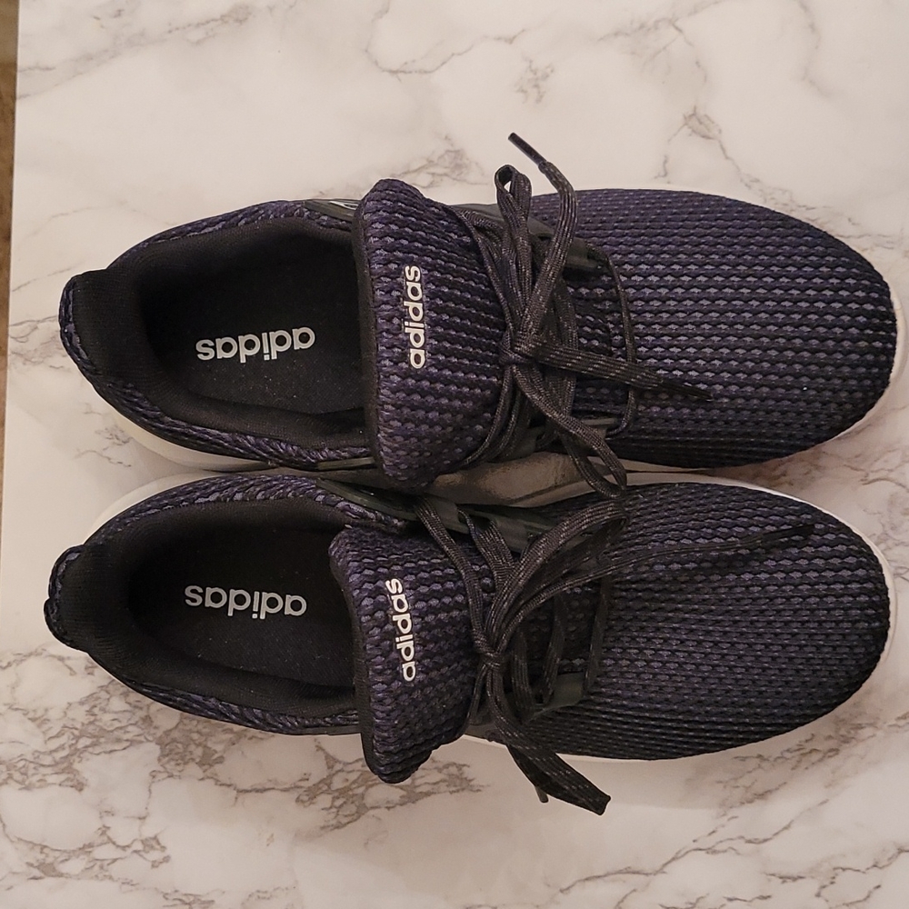 NIB- ADIDAS NEO MEN/YOUTH ULTIMASHOW RUNNING SHOES.